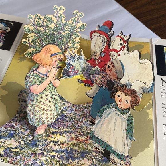 Raggedy Ann and Andy and The Camel With the Wrinkled Knees Pop Up Book 2003 - Picture 3 of 6